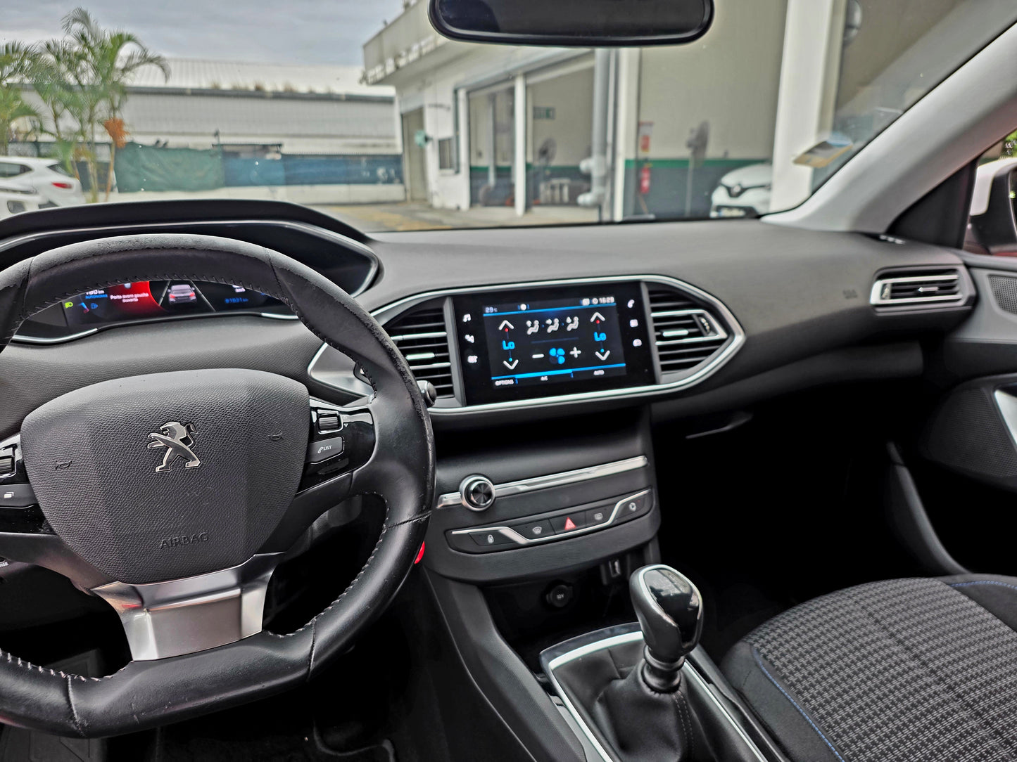 Peugeot 308 Active HDI 100CV 2021